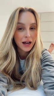 Carla Diaz feet photo thumbnail
