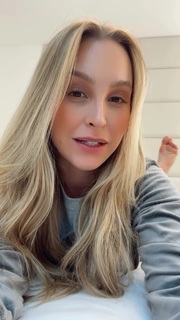Carla Diaz feet photo thumbnail