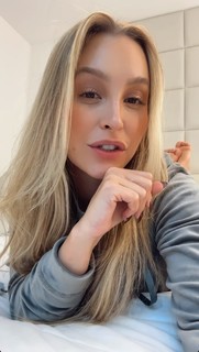 Carla Diaz feet photo thumbnail