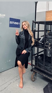 Carla Diaz feet photo thumbnail