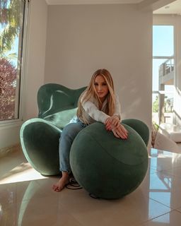Carla Diaz feet photo thumbnail
