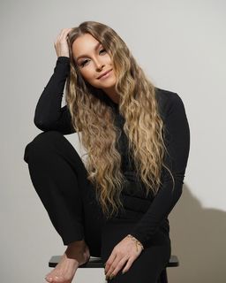 Carla Diaz feet photo thumbnail