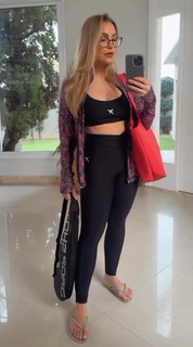 Carla Diaz feet photo thumbnail