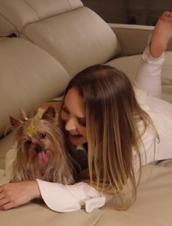 Carla Diaz feet photo thumbnail
