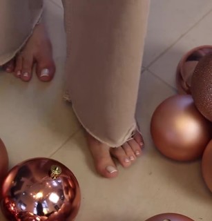 Carla Diaz feet photo thumbnail