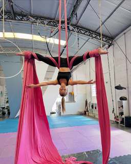 Carla Diaz feet photo thumbnail
