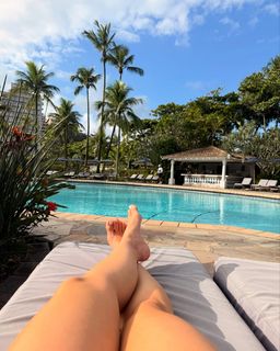 Carla Diaz feet photo thumbnail