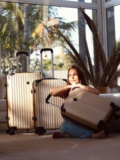 Carla Diaz feet photo thumbnail