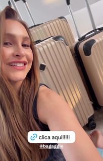 Carla Diaz feet photo thumbnail