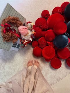 Carla Diaz feet photo thumbnail