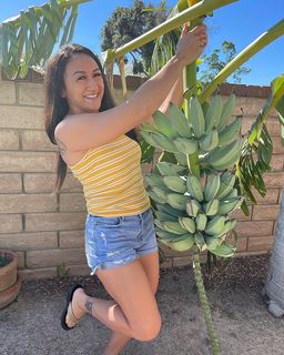 Carla Esparza feet photo 18