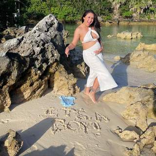 Carla Esparza feet photo 9