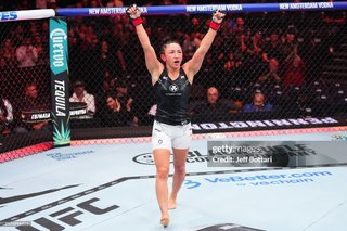 Carla Esparza feet photo 9