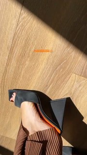 Carla Ginola feet photo 1