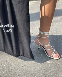 Carla Ginola feet photo 12