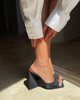 Carla Ginola feet photo 16