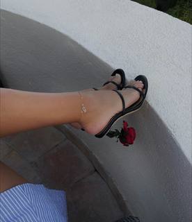 Carla Ginola feet photo 12