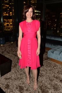 Carla Gugino feet photo thumbnail