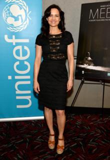 Carla Gugino feet photo thumbnail
