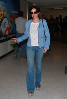 Carla Gugino feet photo thumbnail