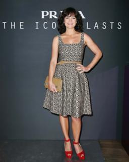 Carla Gugino feet photo thumbnail