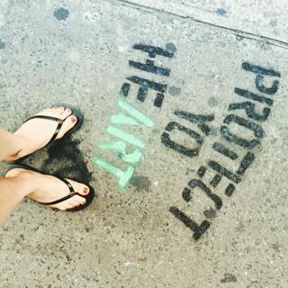 Carla Gugino feet photo thumbnail