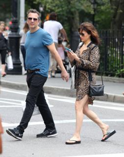 Carla Gugino feet photo thumbnail