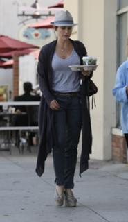Carla Gugino feet photo thumbnail