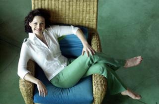 Carla Gugino feet photo thumbnail