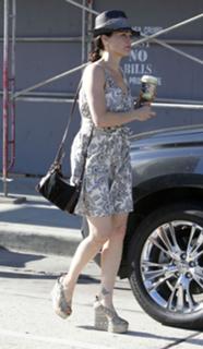 Carla Gugino feet photo thumbnail