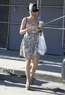 Carla Gugino feet photo thumbnail
