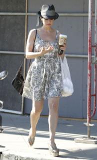 Carla Gugino feet photo thumbnail