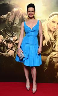 Carla Gugino feet photo thumbnail