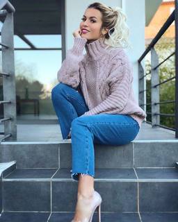 Carla Moreau feet photo 4