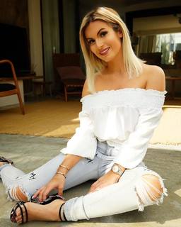 Carla Moreau feet photo 9