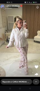 Carla Moreau feet photo 3