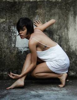 Carla Salle feet photo 3