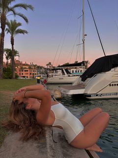 Carlota Boza feet photo 1