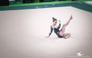 Carlotta Ferlito feet photo thumbnail