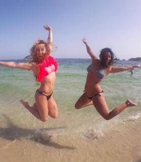 Carlotta Ferlito feet photo thumbnail