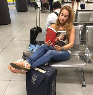 Carlotta Ferlito feet photo thumbnail