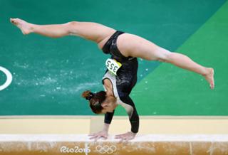 Carlotta Ferlito feet photo thumbnail