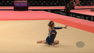 Carlotta Ferlito feet photo thumbnail