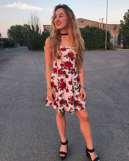 Carlotta Ferlito feet photo thumbnail