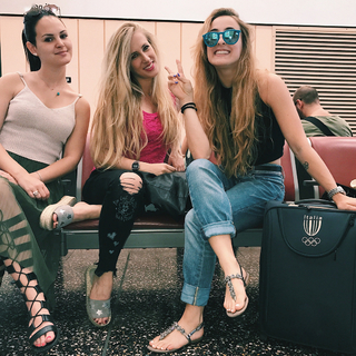 Carlotta Ferlito feet photo thumbnail