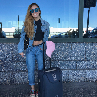 Carlotta Ferlito feet photo thumbnail