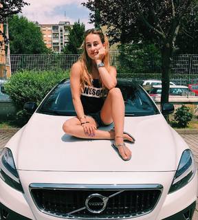 Carlotta Ferlito feet photo thumbnail