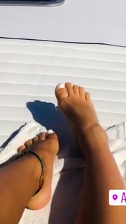 Carlotta Ferlito feet photo thumbnail