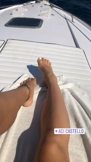 Carlotta Ferlito feet photo thumbnail