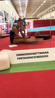 Carlotta Ferlito feet photo thumbnail